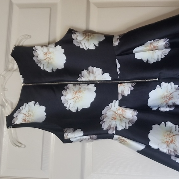 Midi dress - Picture 3 of 5